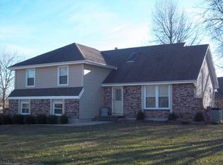 601 Lakeview Dr, Raymore, MO 64083