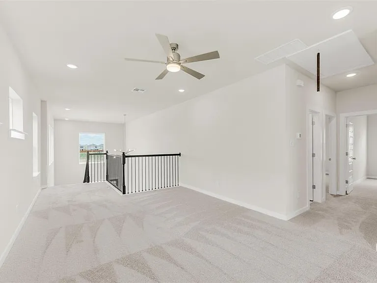 324 Amista Dr — Photo 25