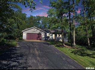 709 Heritage Dr, Mackinaw, IL