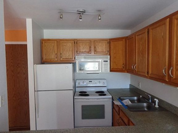 4th image of 5810 Oakwood Dr Unit 5F