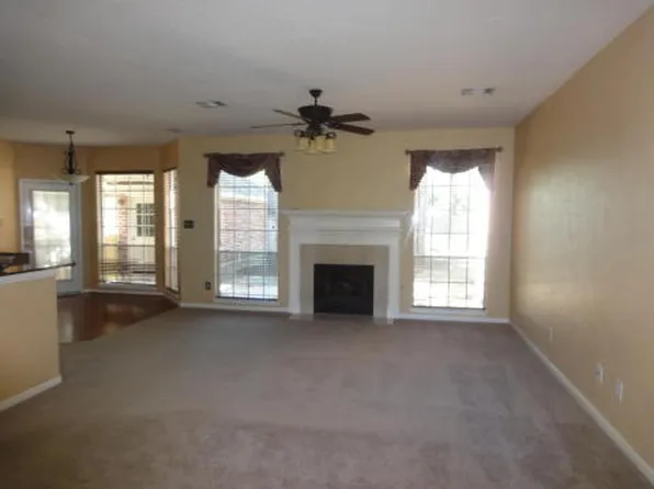 15 Underwood Pl, Spring, TX 77381