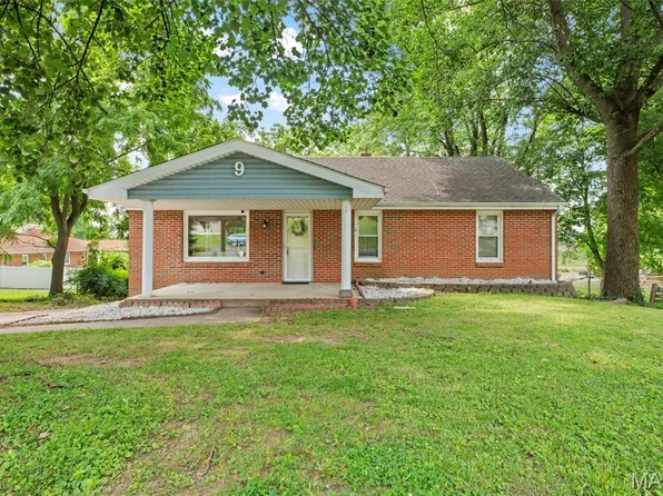 9 W Woodland Dr, East Alton, IL 62024