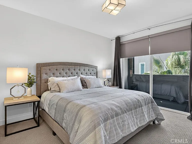 985 Doheny Way — Photo 14