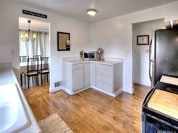 5th image of 5134 N 27th St