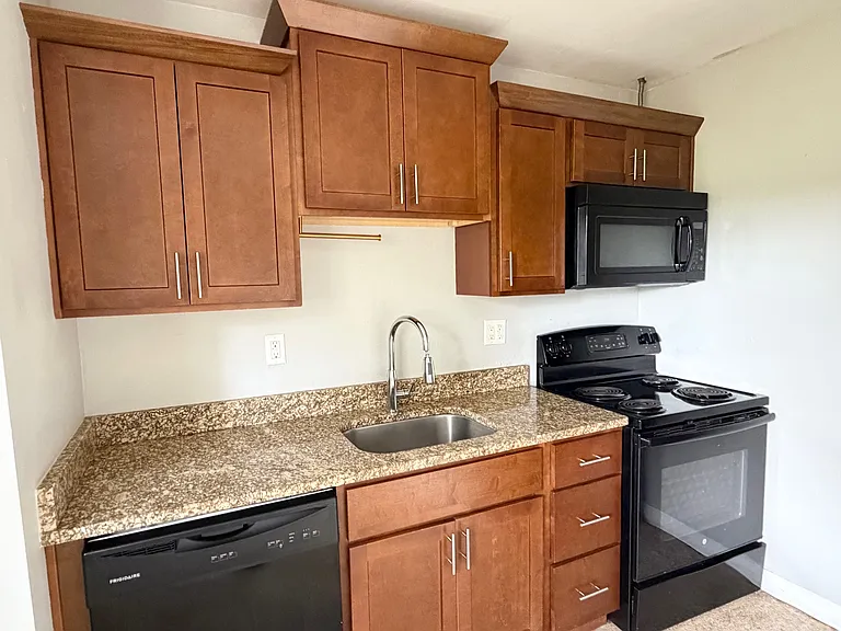 505 Varsity St — Photo 5