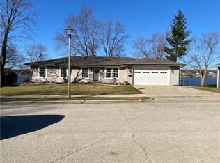 403 Greenway Ln, Decatur, IL 62521