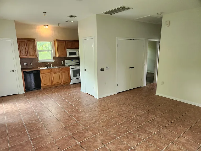 1604 Singleton Ave #B — Photo 2