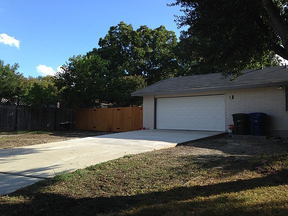 3rd image of 1738 Searcy Dr
