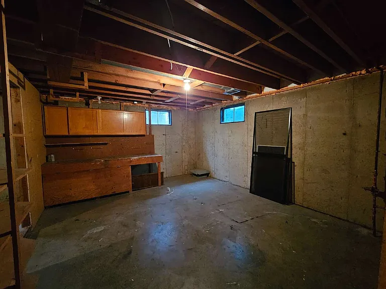 250 E Graves Ave — Photo 16