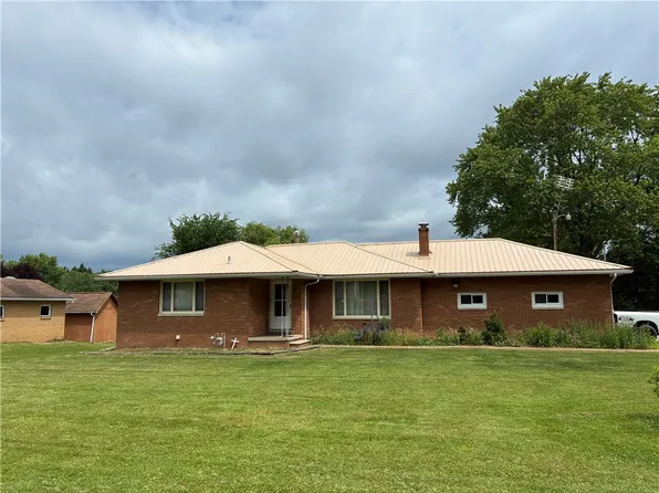 52 Edgewood Dr, Greenville, PA 16125