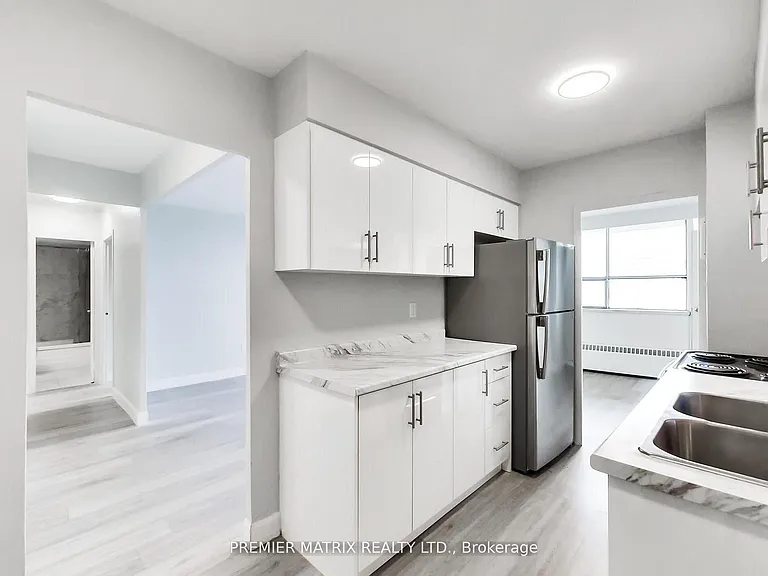 65 Thorncliffe Park Dr #907 — Photo 8