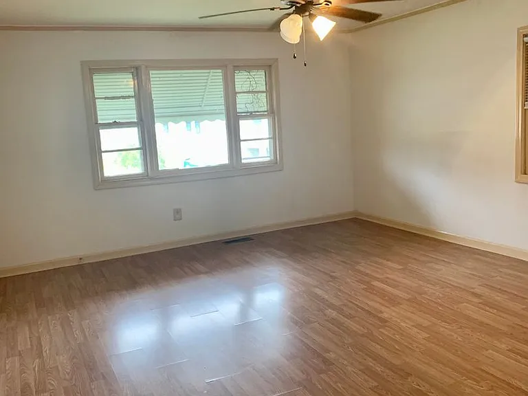 1409 Bay St — Photo 18