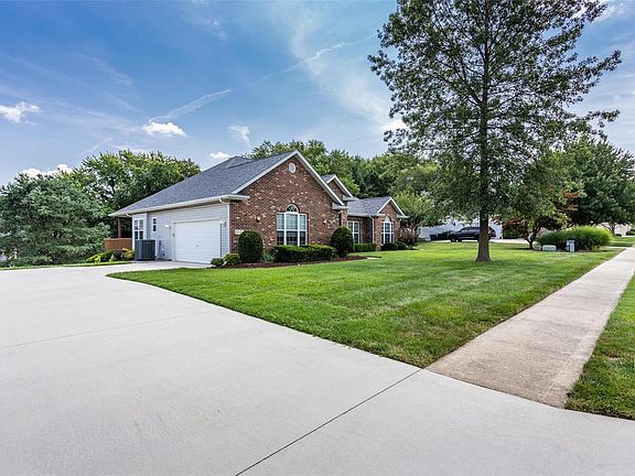 2nd image of 8 Fox Mill Dr
