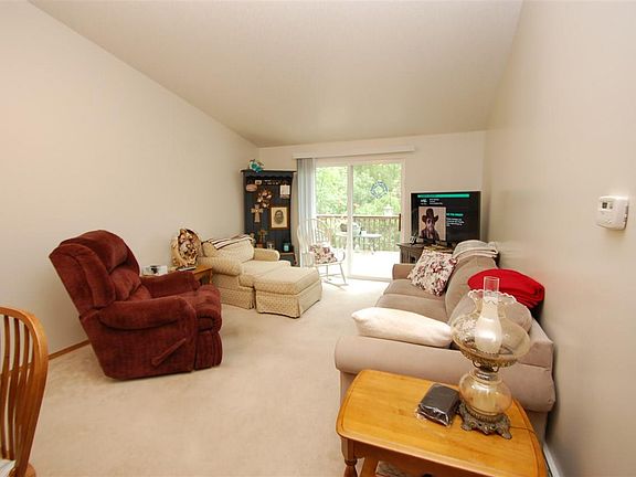 4th image of 433 W River Park Dr