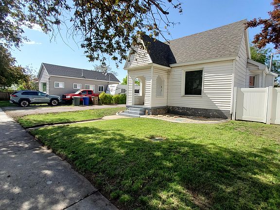 2nd image of 465 E Downington Ave