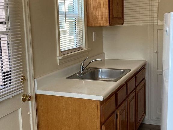 2nd image of 1065-75 E 1st St #10751