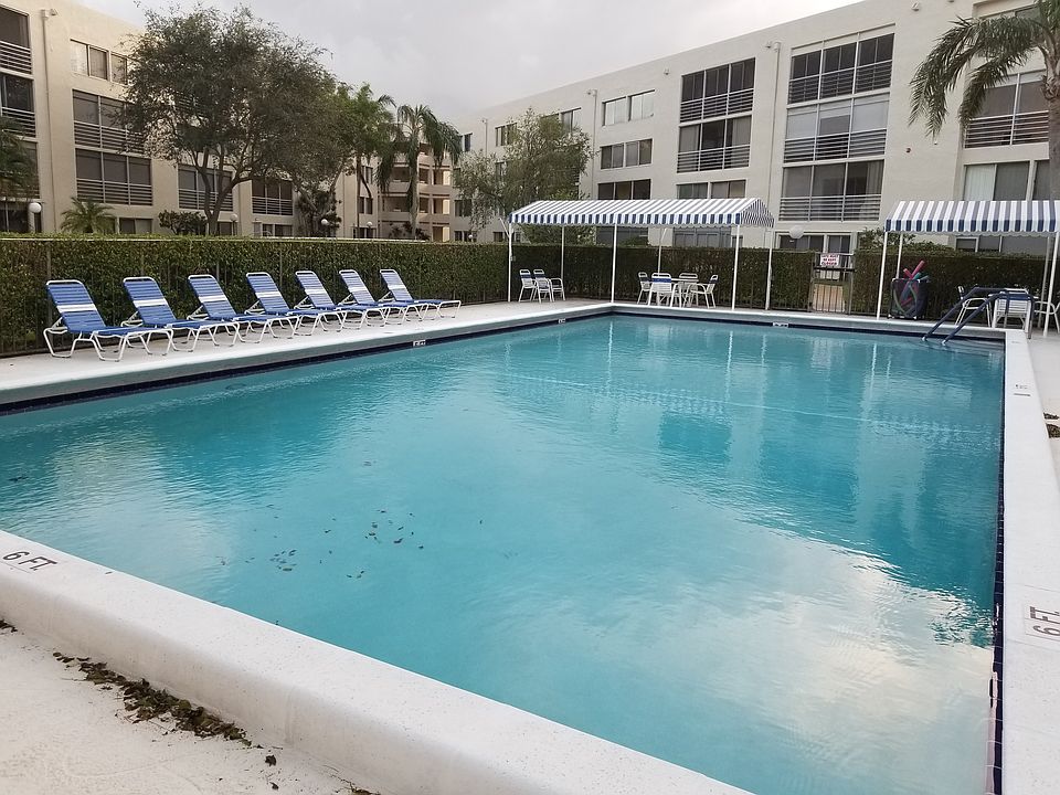2nd image of 3138 Via Poinciana APT 117