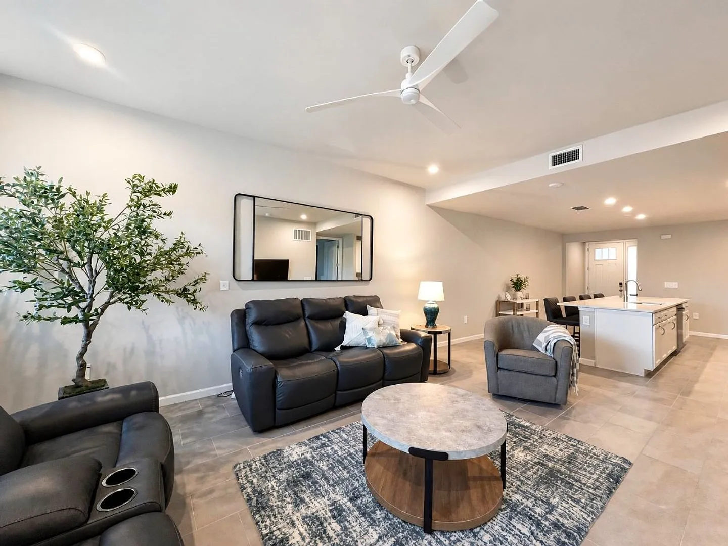 First-Floor Condo 2/2 in Bayshore Arts District — Photo 3