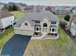 882 Edgewood Dr, Sugar Grove, IL
