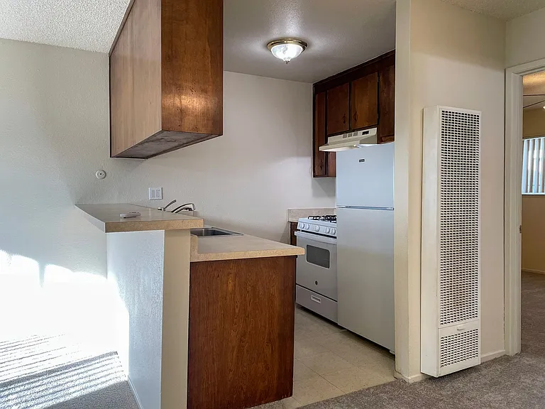 330 W Acacia Street — Photo 21