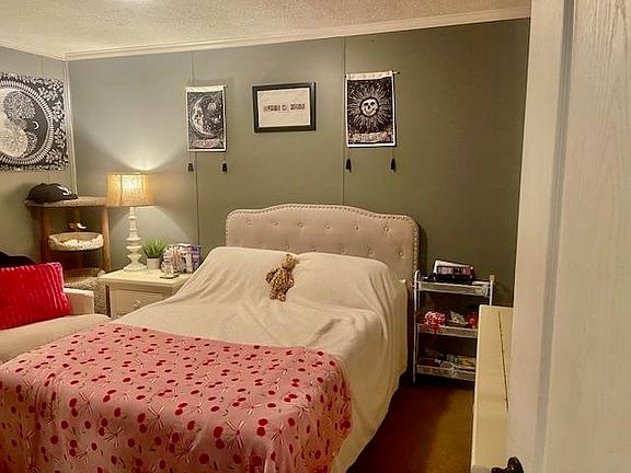 5th image of 290 Glenn Ln