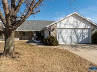 908 Angel Ln, Canton, SD 57013
