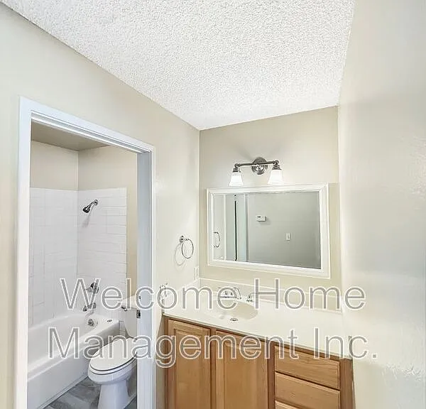 1037 Mohr Ln #D — Photo 7