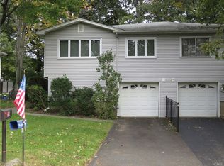 39 Lillian St, Pomona, NY 10970