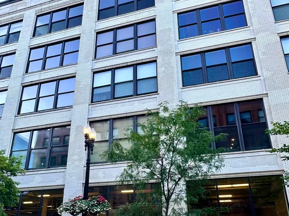 2303 S Michigan Ave APT 203, Chicago, IL 60616