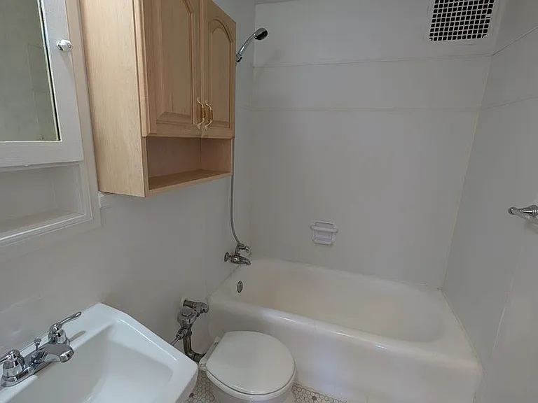 446 W Whitman St — Photo 11