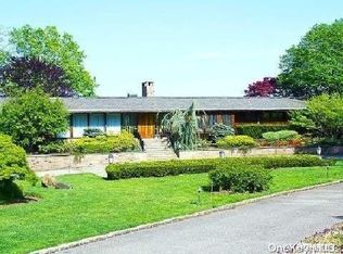 17 Blue Sea Ln, Great Neck, NY 11024