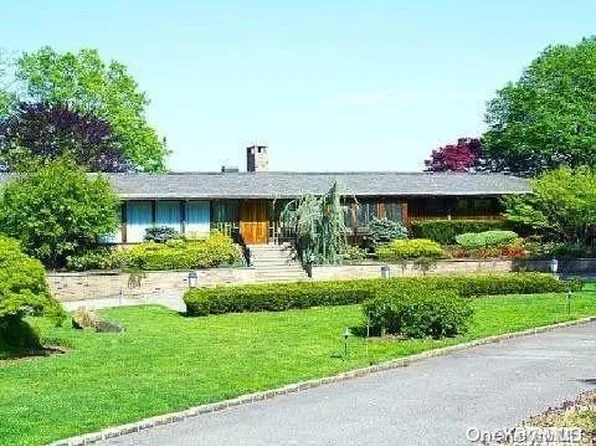 17 Blue Sea Lane, Great Neck, NY 11024