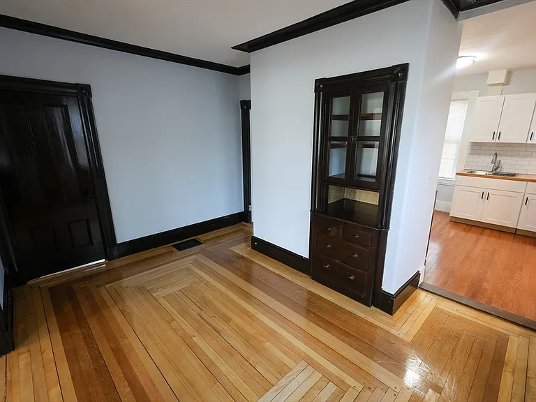 50 Thatcher St #2 — Photo 6