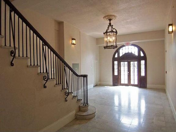 5th image of 621 21st St Unit 104