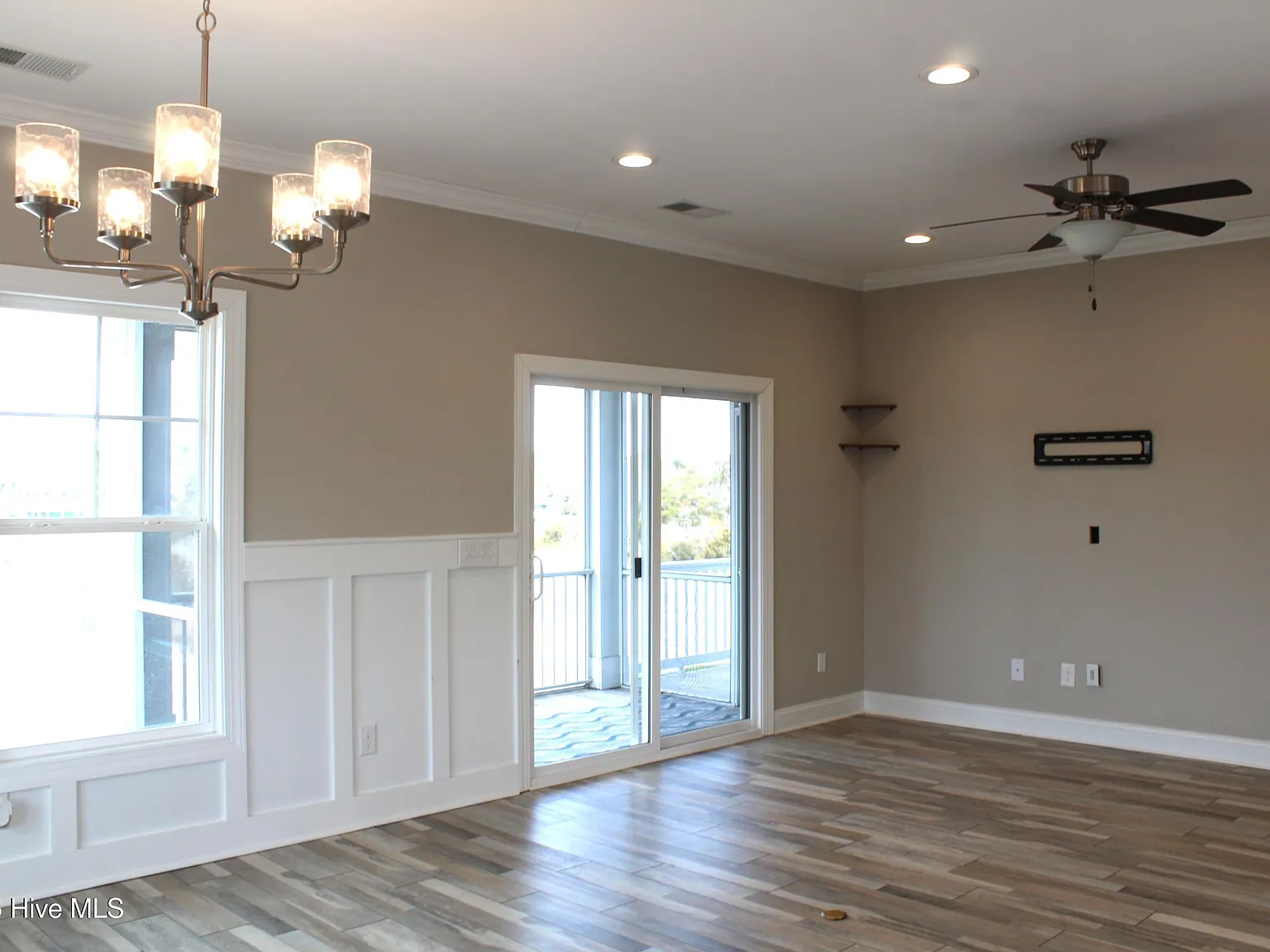 4 bed, 3.5 bath, 1992 sqft, $3,100 — Photo 4