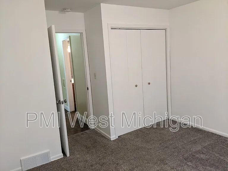 2102 36th St SW — Photo 14