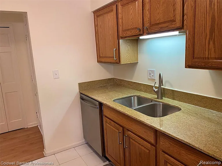 885 N Old Woodward Ave #15 — Photo 13