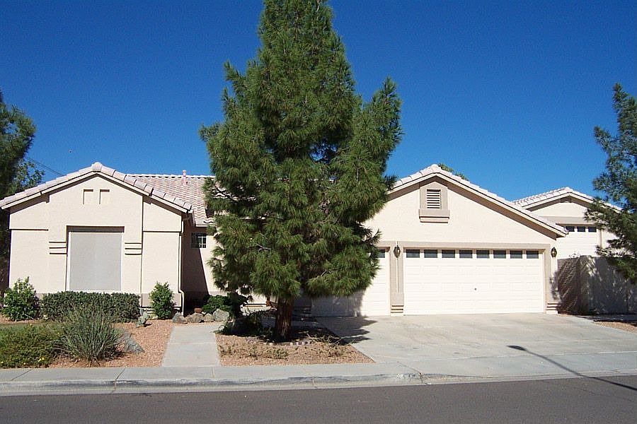 NW Chandler Home with Detached RV Garage!