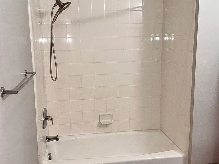 537 W Maple Ave — Photo 44