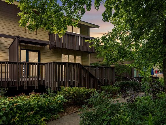 3rd image of 37 Birnamwood Dr
