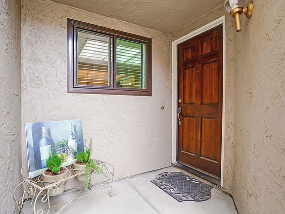 3rd image of 1074 Villa Maria Ct