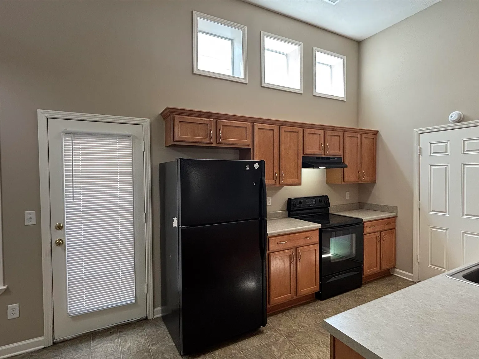 3 bed, 2.0 bath, 1205 sqft, $1,950 — Photo 4