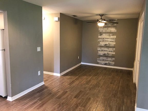 5th image of 507 Mistletoe Ct APT D