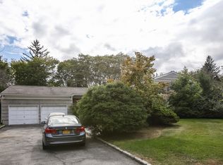 6 Loch Ln, Rye Brook, NY 10573