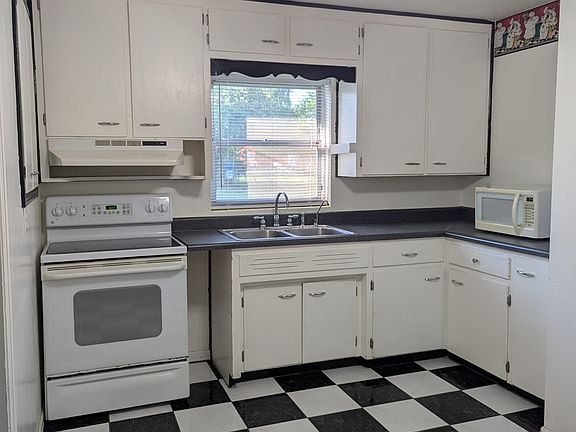 3rd image of 2136 Monticello Ave