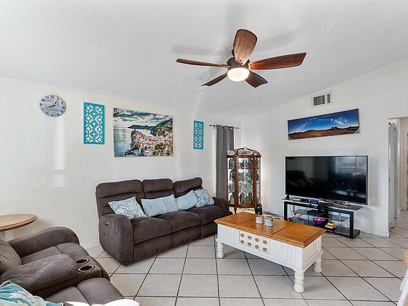 3rd image of 1001 SW 133rd Terrace