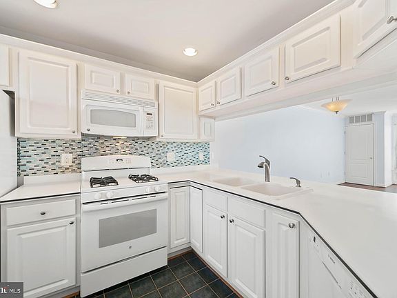 5th image of 6924 Fairfax Dr Unit 334