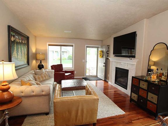 4th image of 2808 E Brome Pl