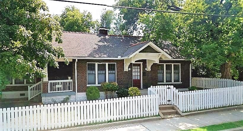 Fully fenced front yard