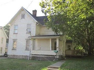 584 Aetna St photo 1